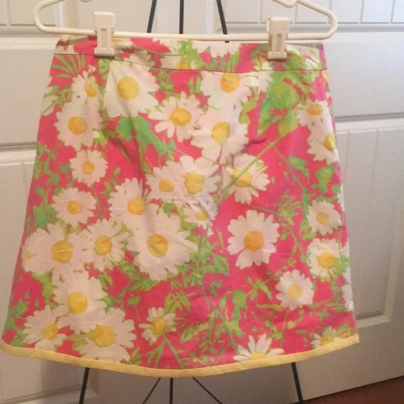 Lilly Pulitzer daisy print cotton skirt in EXCELLENT CONDITION - Picture 3 of 3